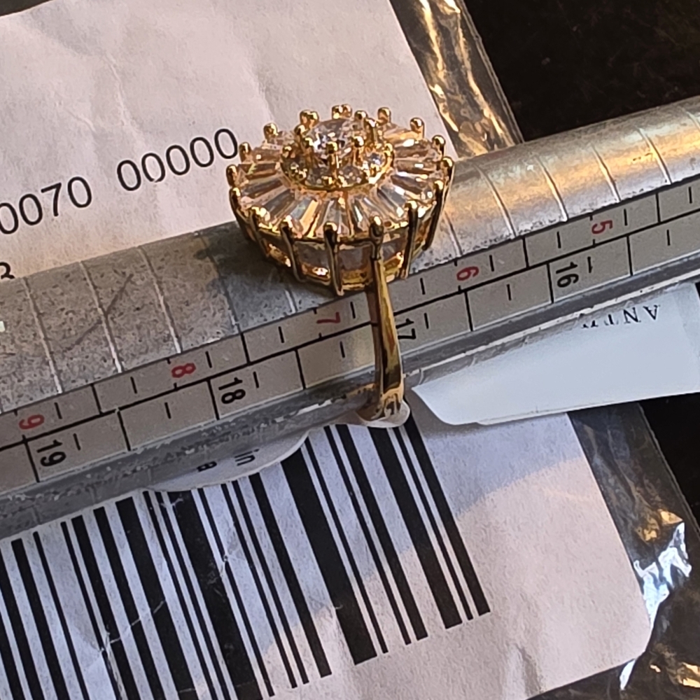 🏷️ NWT Anthropologie Round Geometric Sunburst Ring, Size 7 - Picture 11 of 11